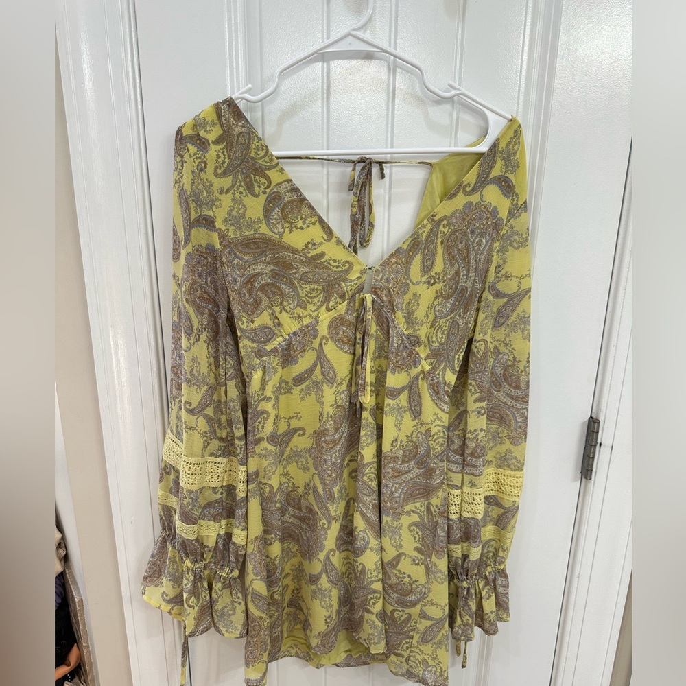 Gorgeous spring/summer dress. Long sleeve, paisley design, airy material.
